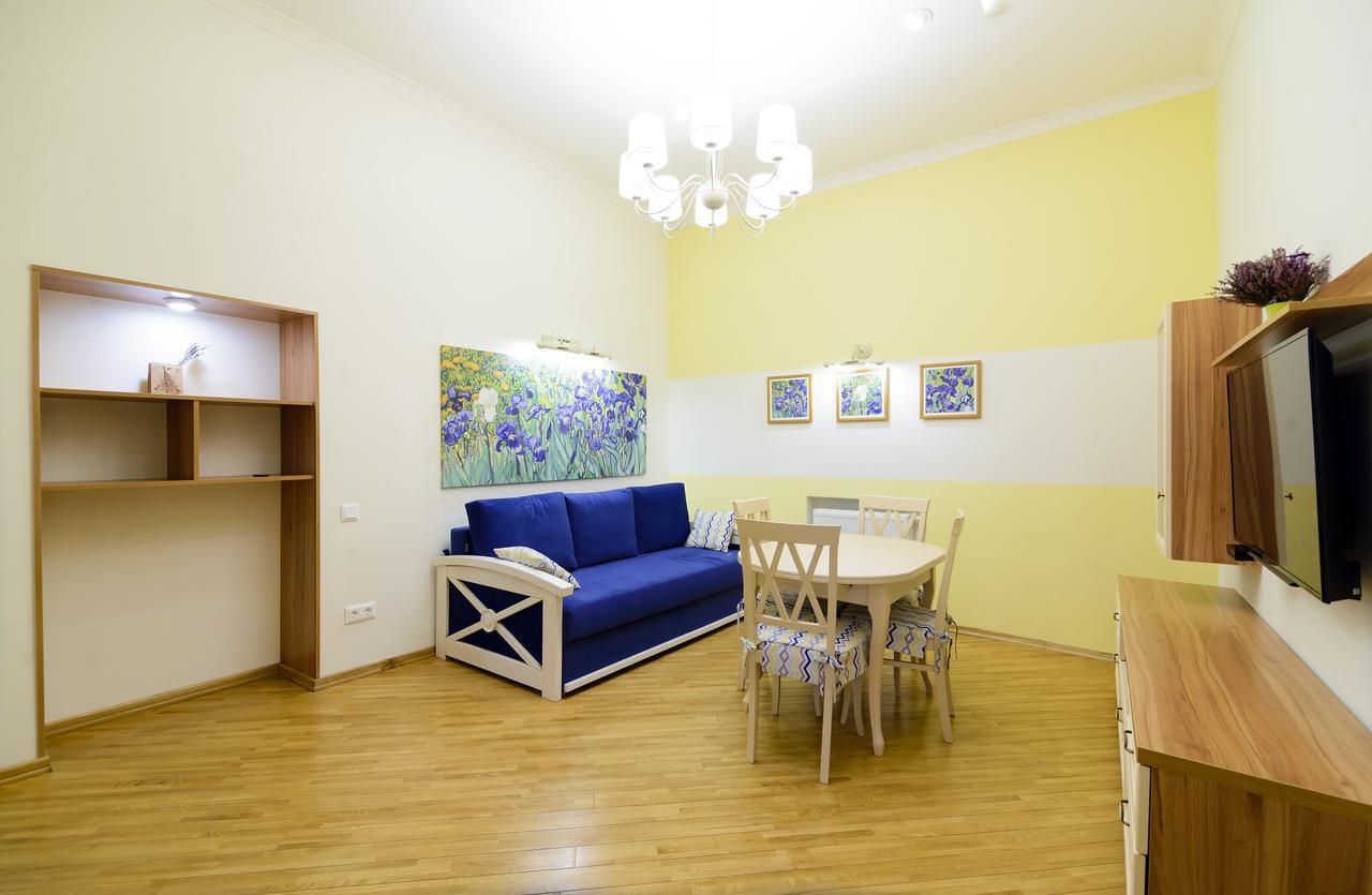 Vip Апартаменти Ван Гог На Площі Ринок Lviv Exteriör bild